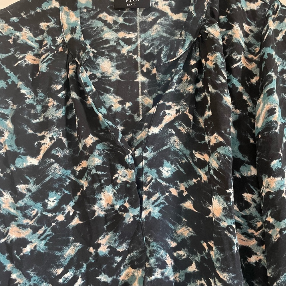 Vici blouse like new​​​​​​​ - Picture 3 of 4